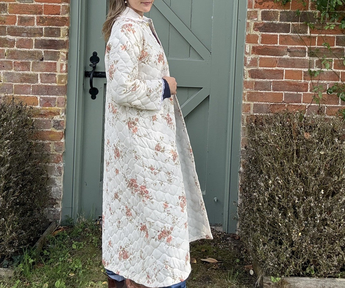 Vintage Size S 6-10 Cream Romantic Floral Lace Quilted Midi House Coat/ Jacket