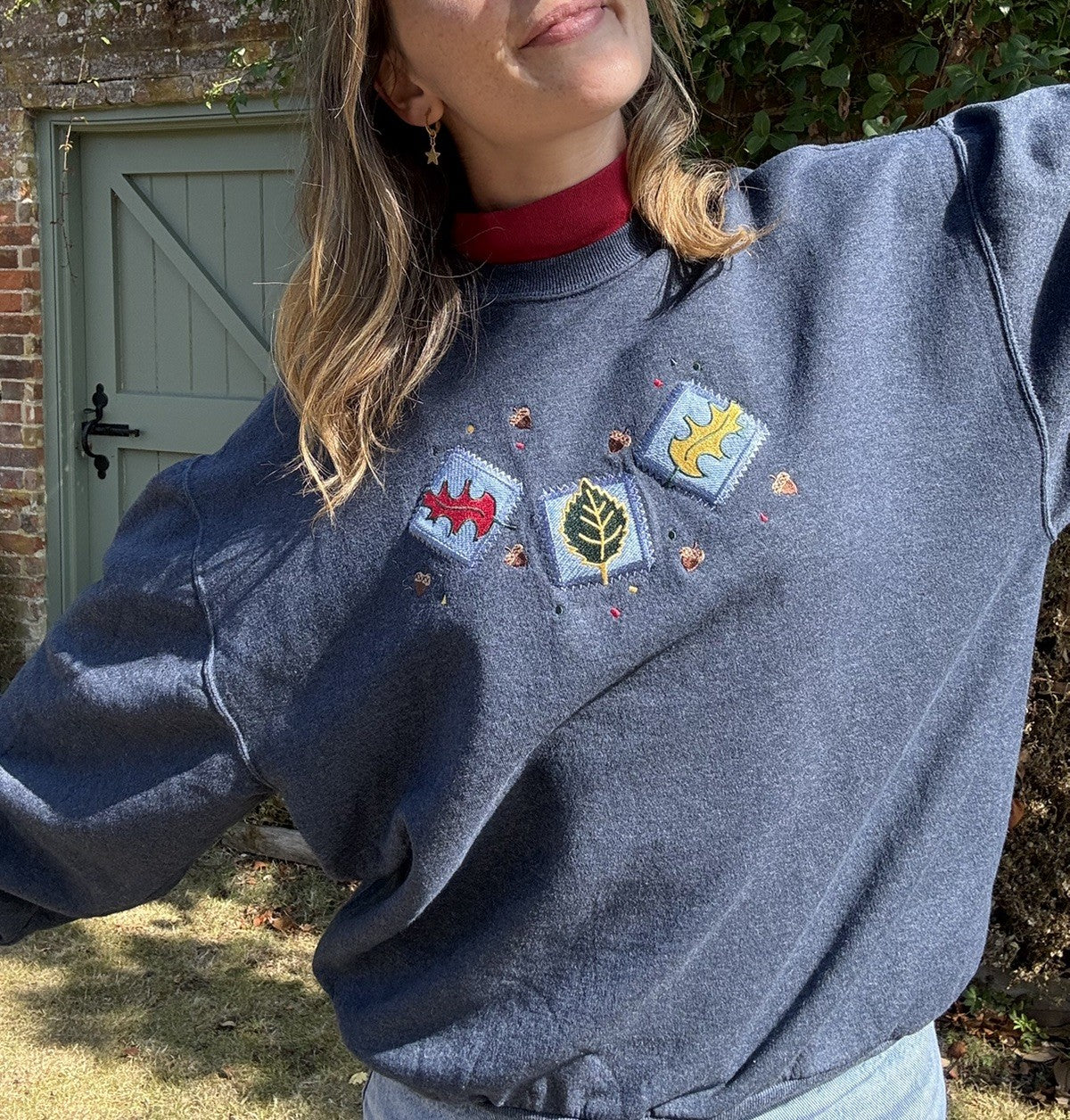 Vintage Size XL 14-18/20 Autumnal Leaf Acorn Embroidered Sweatshirt