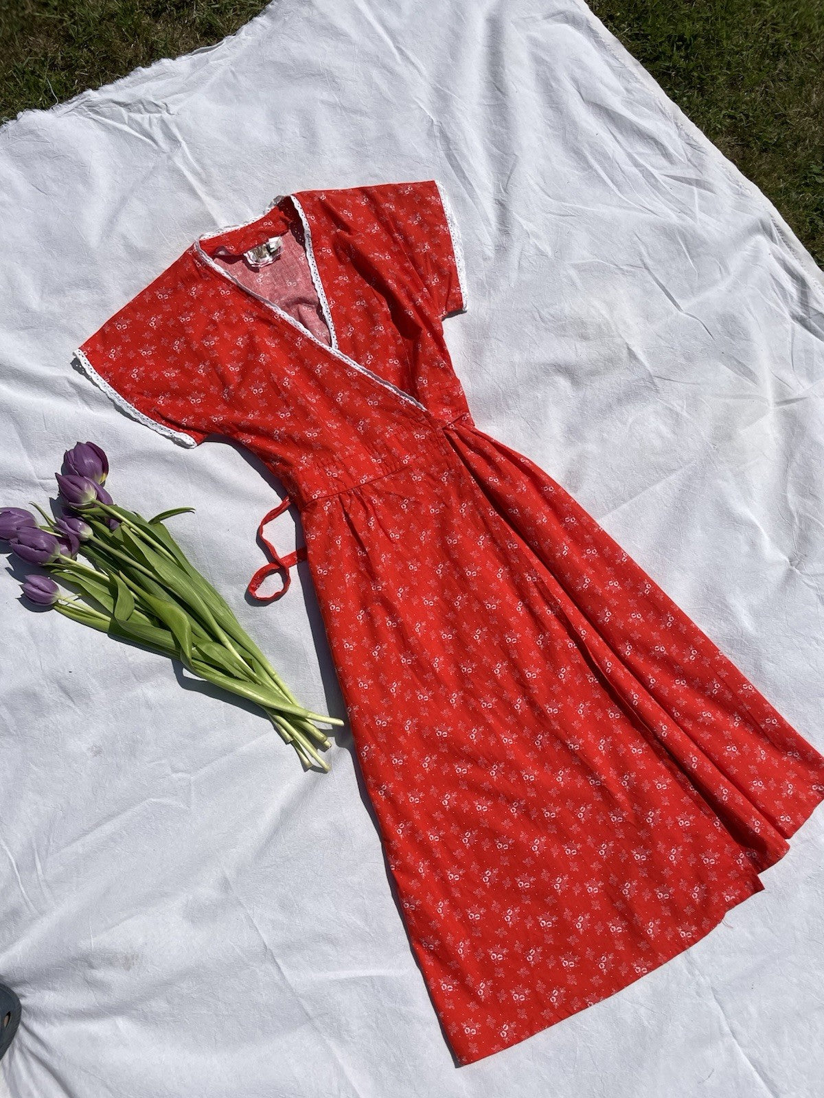 Vintage 70s Size XS 6-8 Red Ditsy Midi Knee Length Floral Wrap Dress JAKE