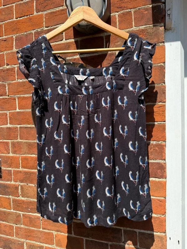 Size 8 dark navy lovebird pattern ruffle summer top Fat Face