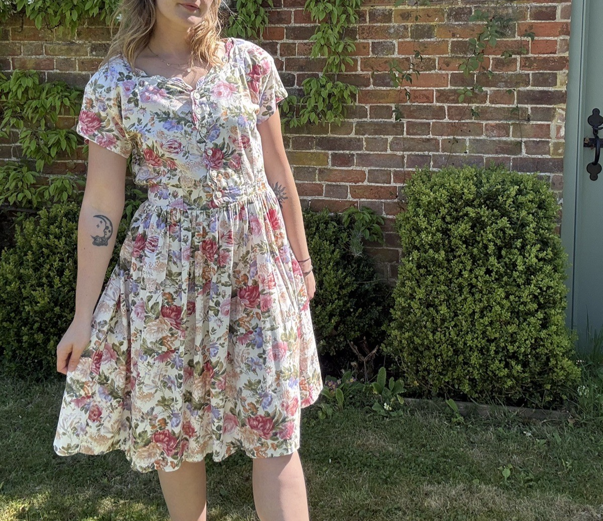 Vintage 70s Size L 10-14 Romantic Floral Tie Waist Midi Dress