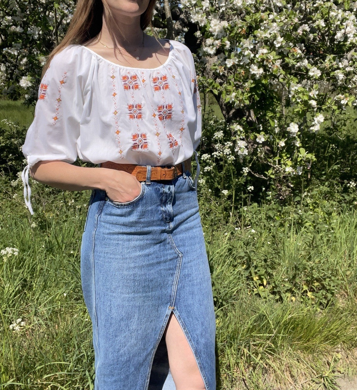 Vintage 70s Size L 12-16 White Orange Embroidered Peasant Folk Blouse
