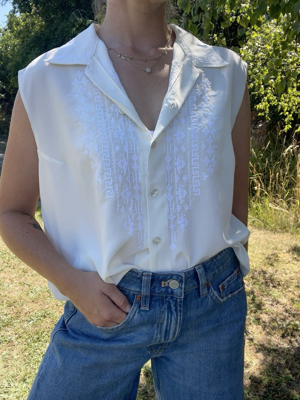 Size 3XL 16-20 Cream Textured Sleeveless Embroidered Peasant Blouse