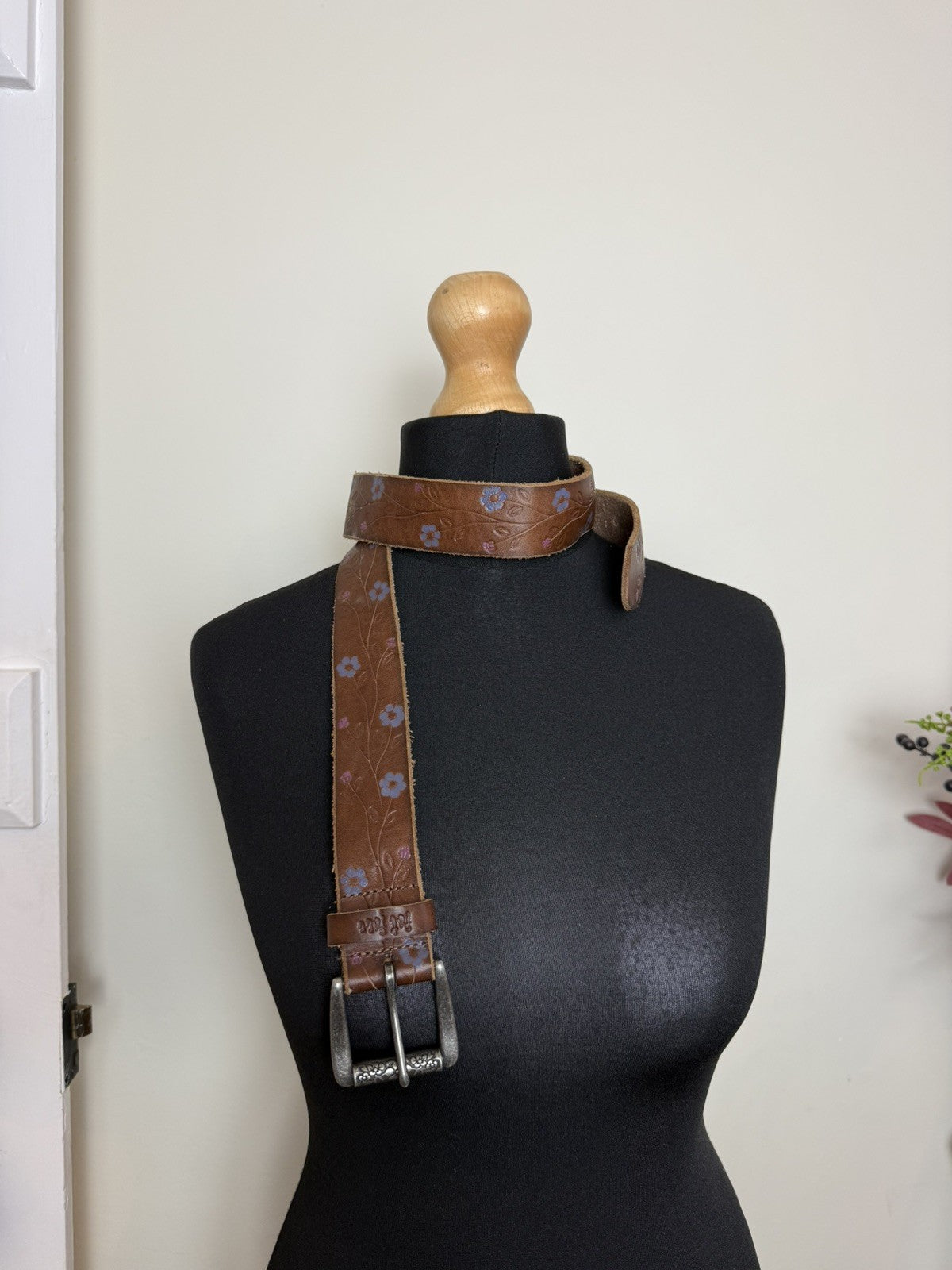 Size S 8-12 Brown Genuine Leather Floral Belt Fat Face