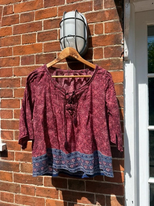 Size M 8-12 burgundy purple boho patterned Hollister Top