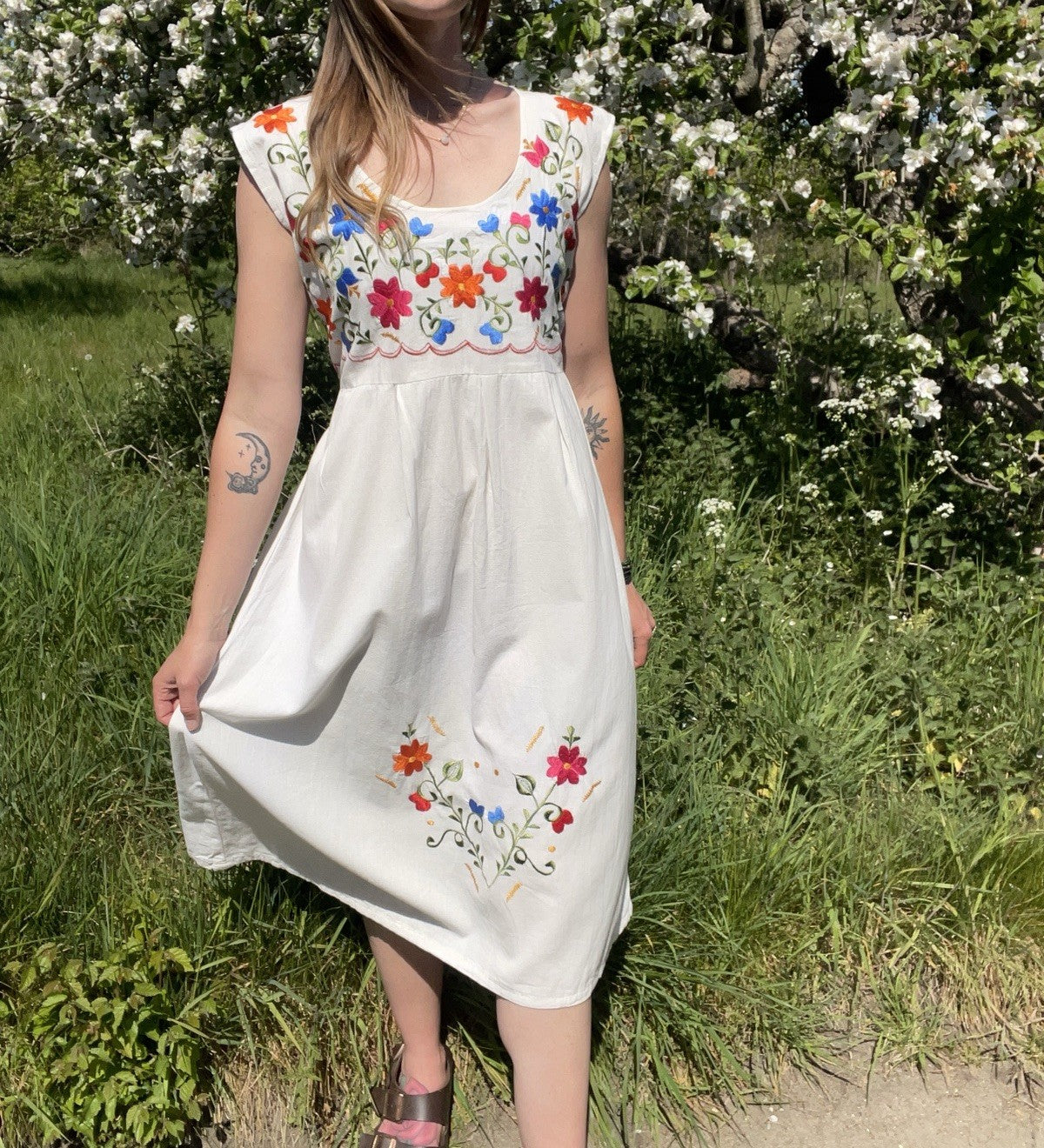 Vintage 70s Free Size 8-14 White Cream  Embroidered Folk Peasant Midi Dress