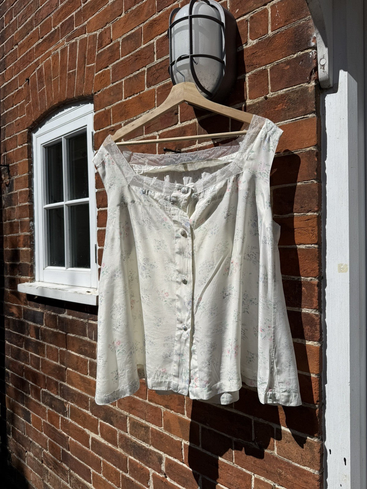 Vintage Size 2XL 16-18 Ivory Floral Lace Trim Button Front Vest Blouse Top