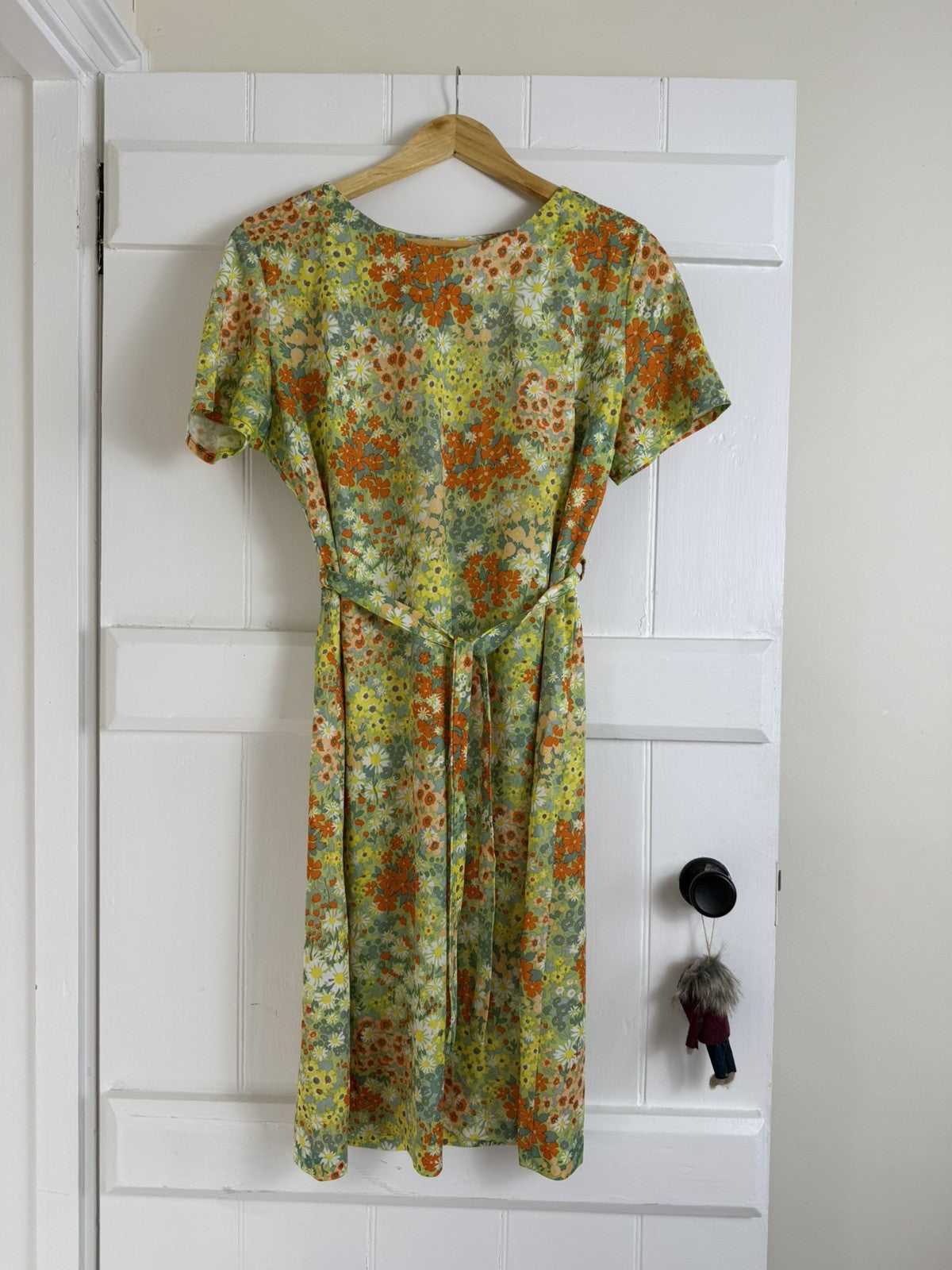 Vintage 60s Size M 10-14 Green Meadow Floral Belted Dress