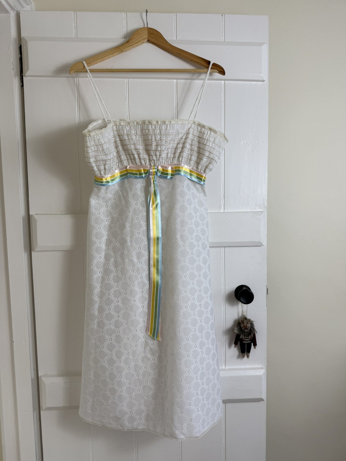 Vintage 1970s Size M 8-12 White Broderie Ribbon Strappy Sun Summer Dress