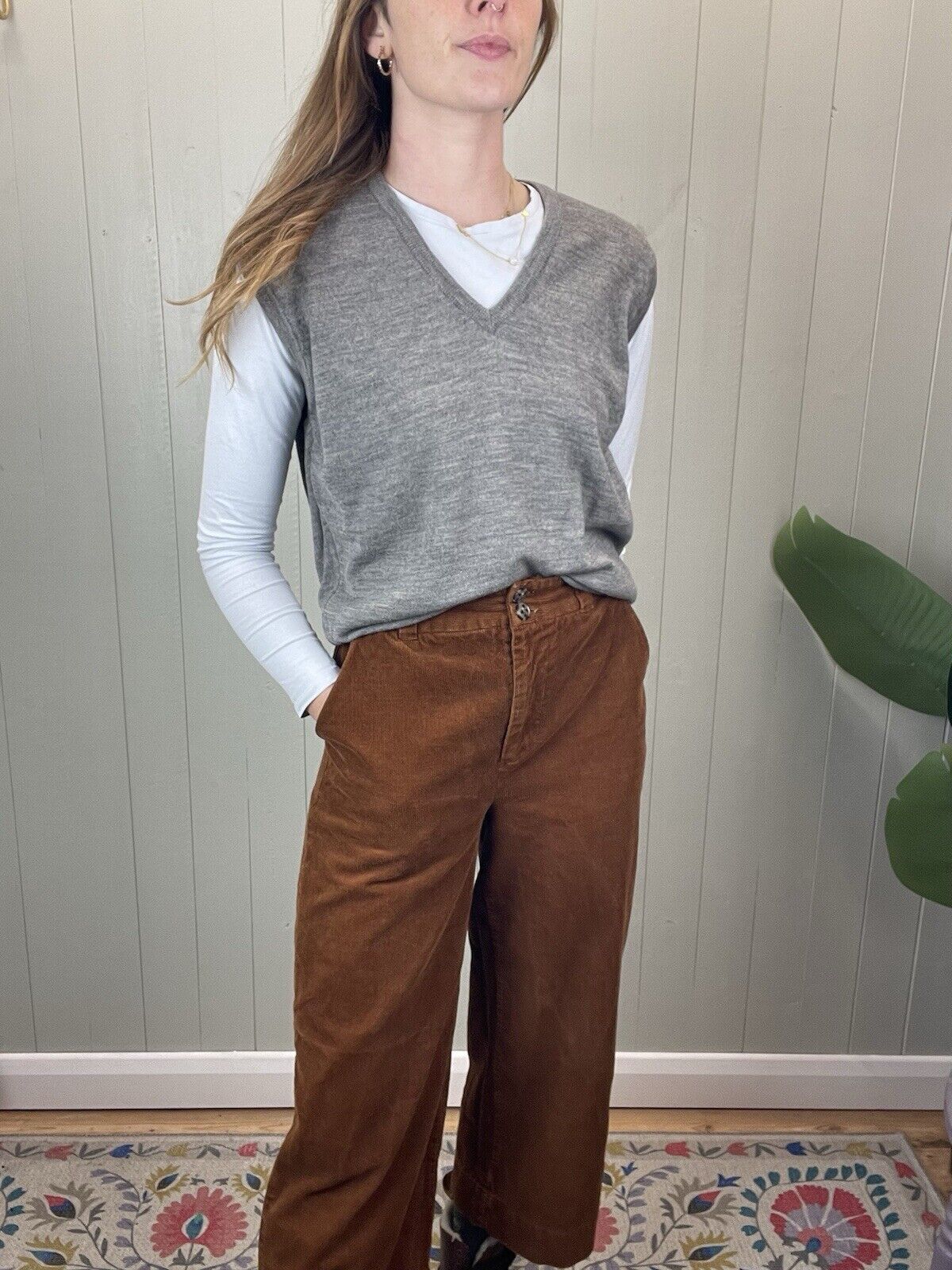 Vintage 70s Size M 8-14 Grey V-Neck Knit Vest Tank Top