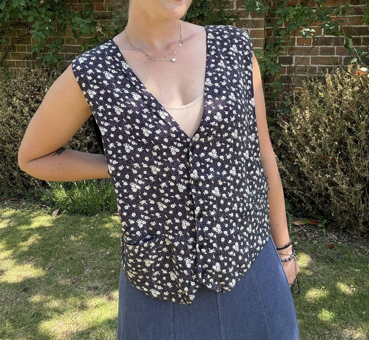 Vintage Size M 12-14/16 Black Ditsy Floral Button Front Waistcoat