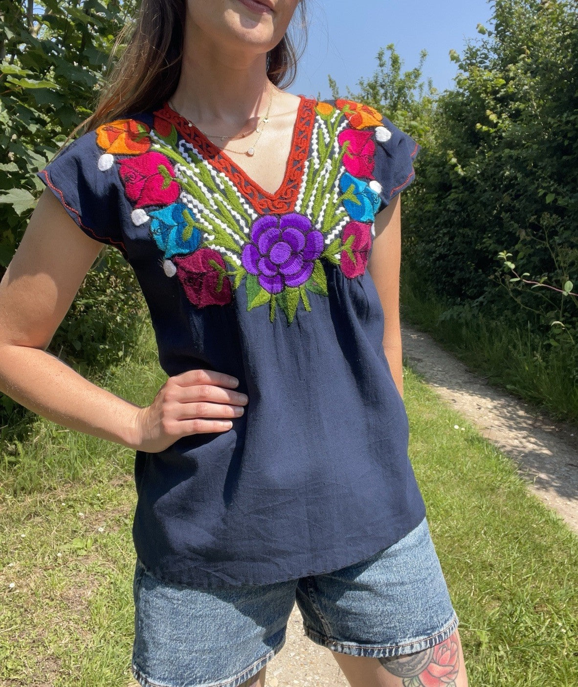 Vintage Size M 8-12 Navy Floral Embroidered Peasant Folk Blouse