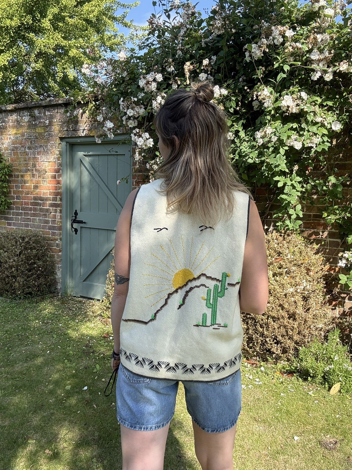 Vintage Size M 8-12 Cream Boho Hippy Sunrise Desert Embroidered Waistcoat