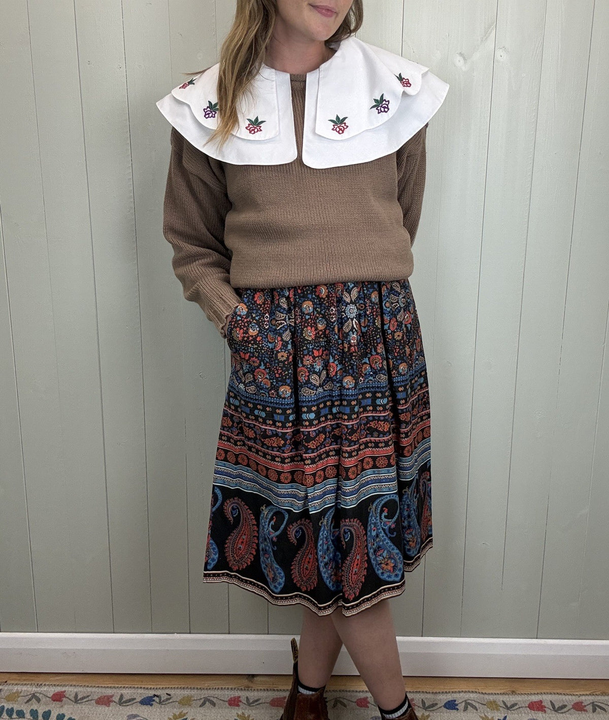 Vintage Size S 8 W26 Black Boho Paisley Midi Skirt