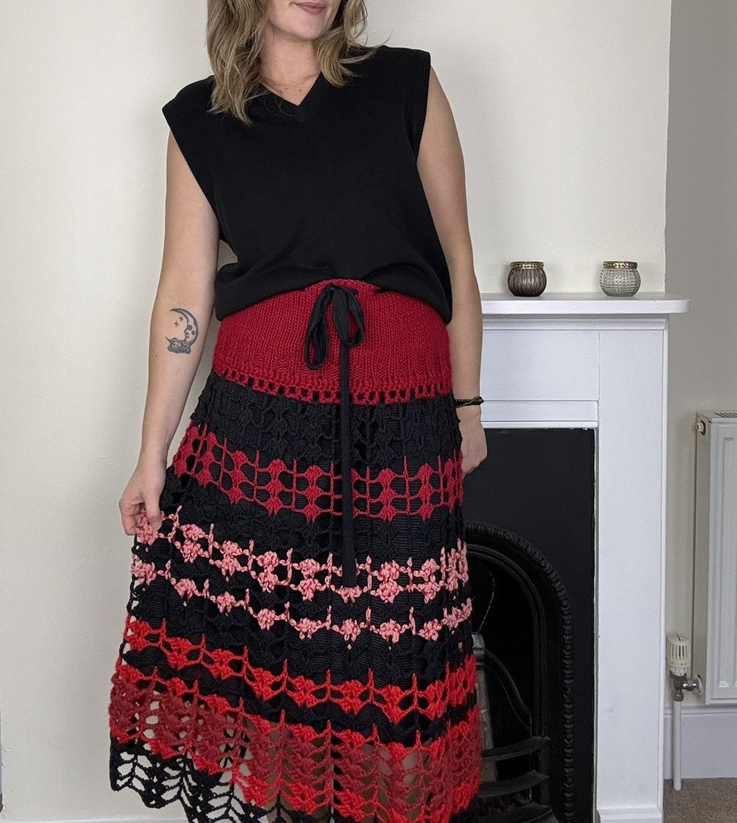 Vintage Free Size 8-16 Red Black Crochet Knit Midi Skirt