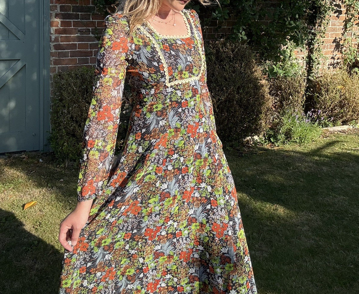 Vintage 70s Size XS 6-8 Boho Garden Floral Prairie Maxi Dress