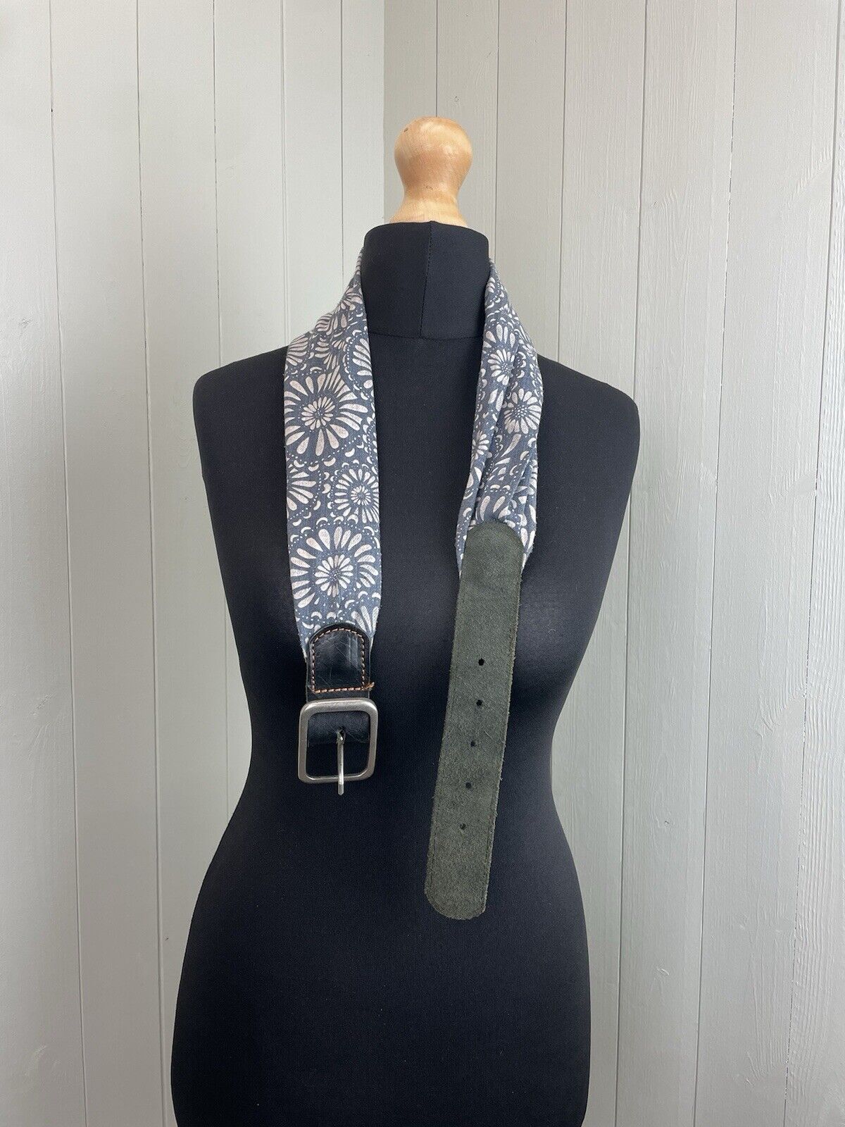 Vintage Size L 12-16 W33.5-37.5” Blue Boho Patterned Fabric & Leather Belt