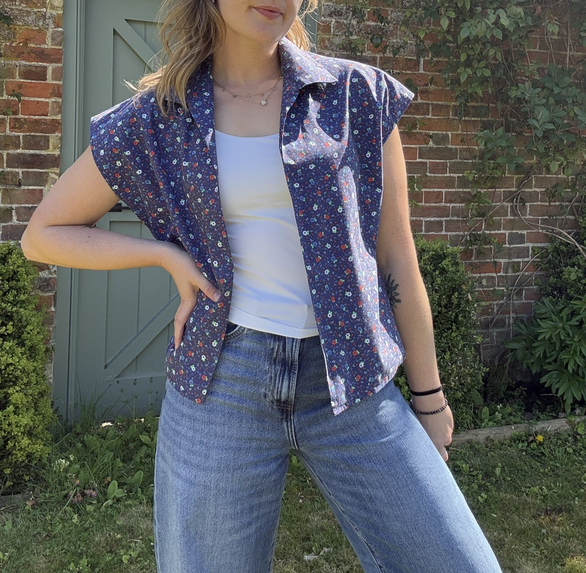 Vintage 70s Size XL 12-16 Blue Ditsy Floral Cotton Open Waistcoat