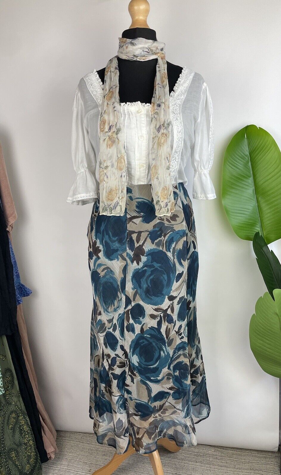 Vintage Size L 12-14 Blue Boho Romantic Floral Midi Gypsy Skirt Nightingales