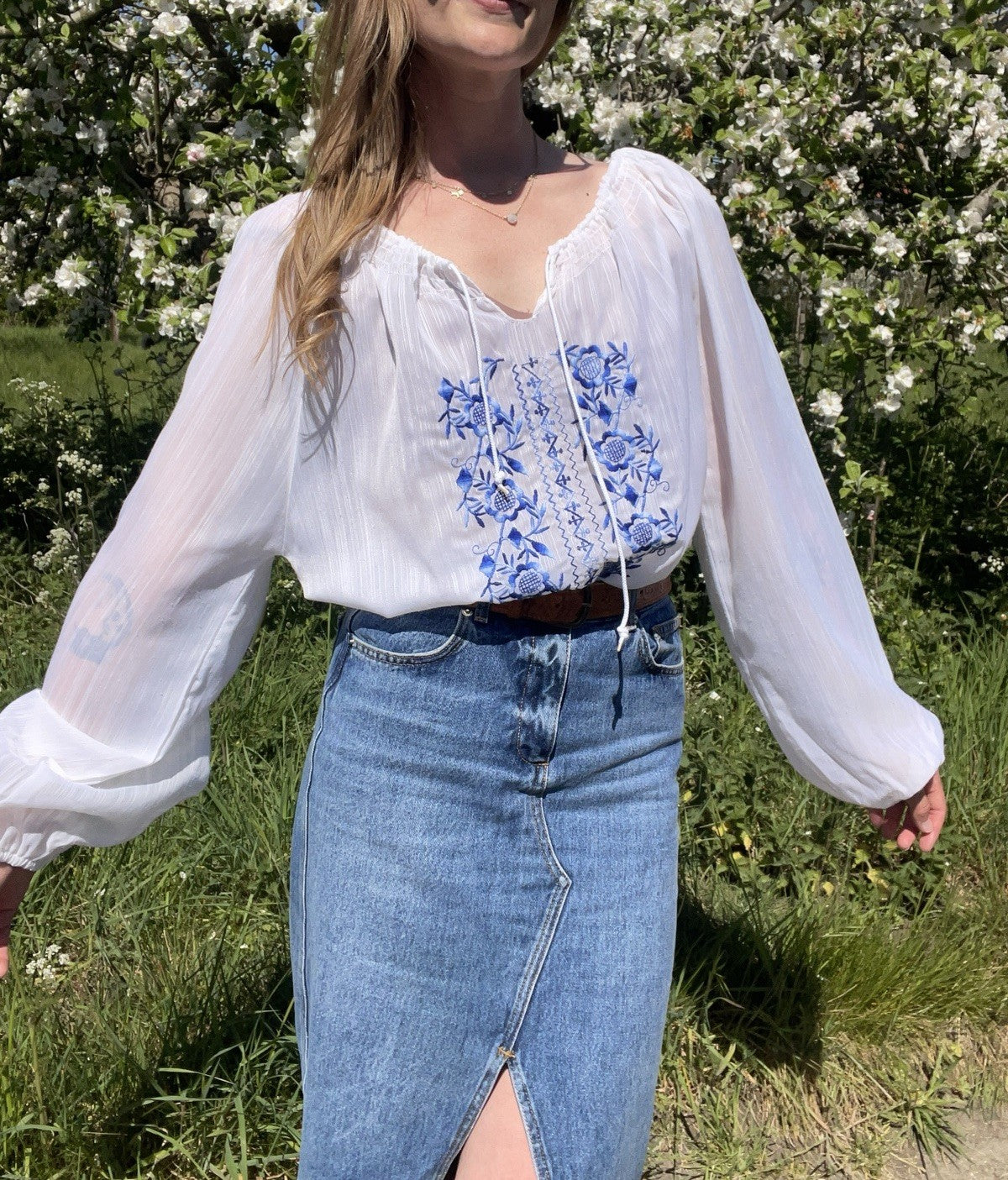 Vintage Size XL 14-16 White Blue Embroidered Peasant Folk Blouse