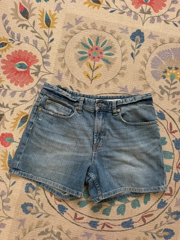 Vintage Y2K size 8 DKNY Mid Rise Denim Shorts