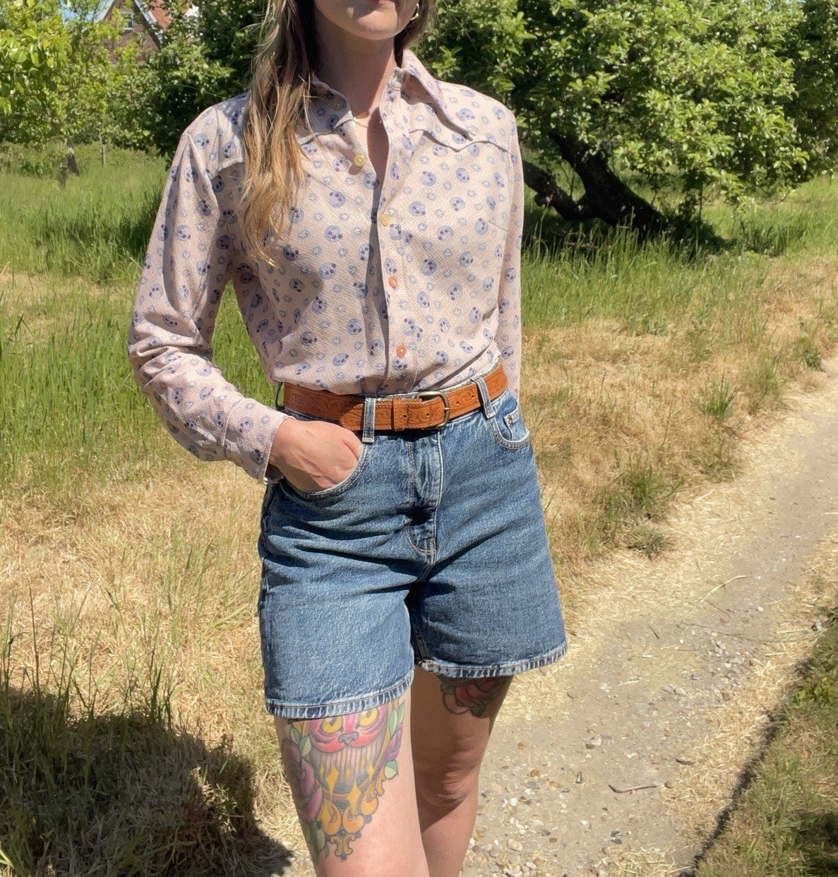 Vintage 70s Size M 10-12 Ecru Patterned Dagger Collar Shirt