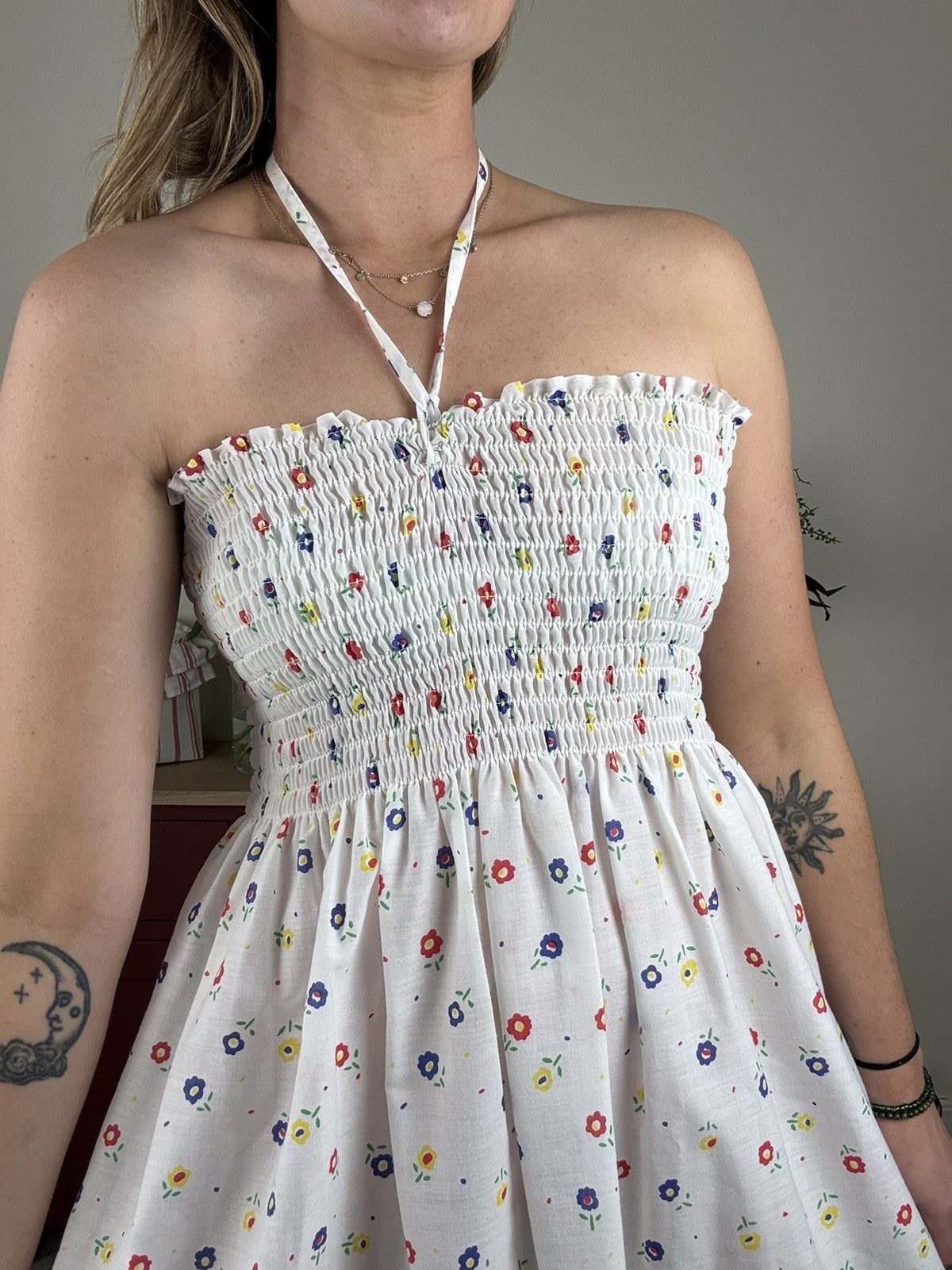 Vintage 1970s One Size 10-20 White Ditsy Floral Smocked Sun Summer Dress