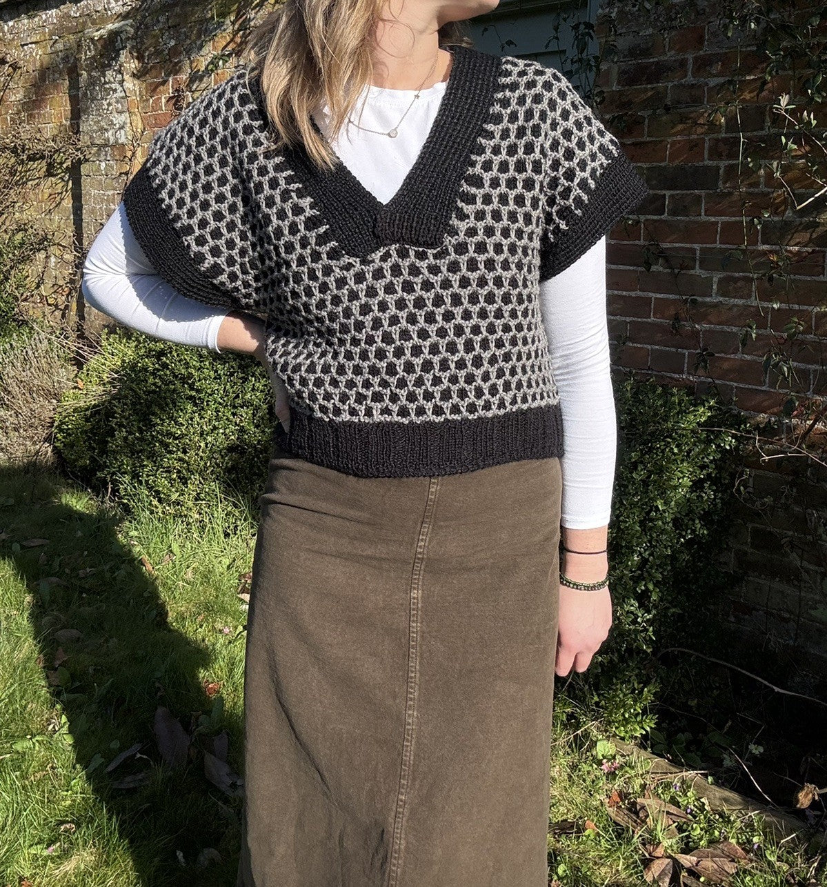 Vintage Size M 8-12 Grey Black Handknit V-Neck Knit Vest Tank Top