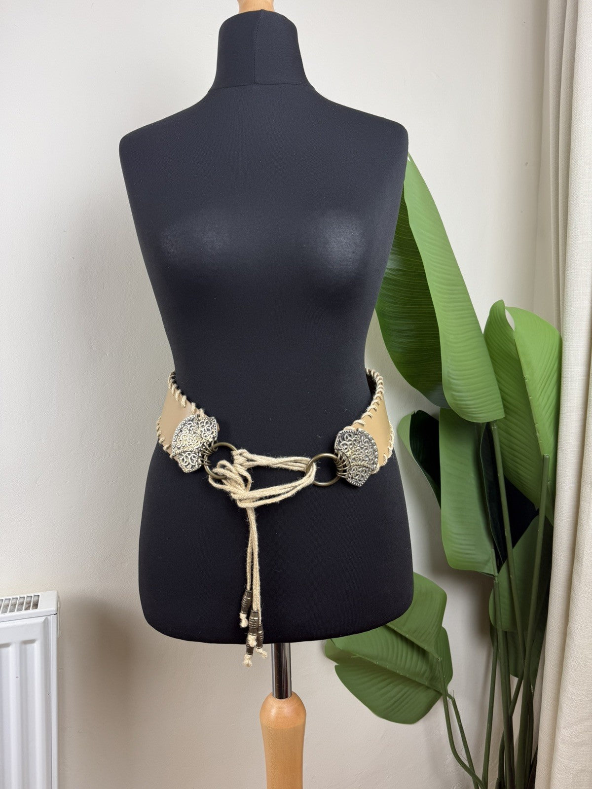 Vintage One Size 8-14 Light Brown Beige Genuine Leather Boho Tie Waist Belt
