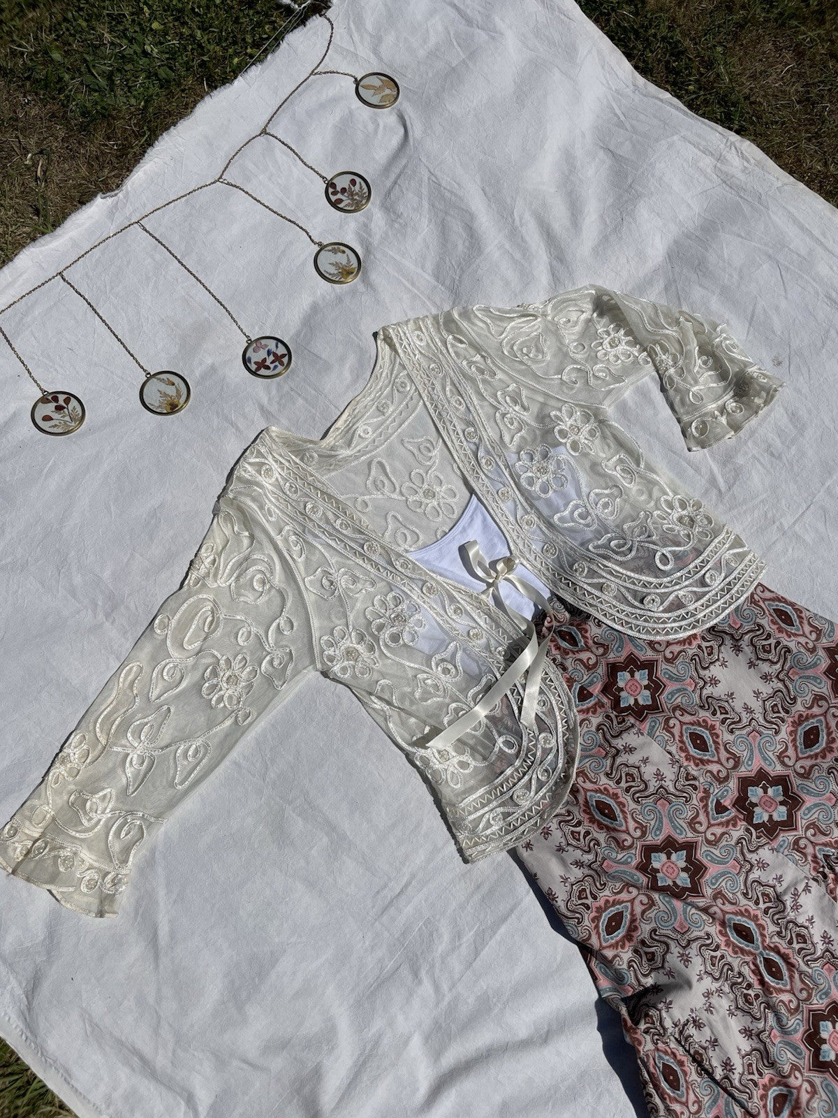 Vintage Free Size 10-20 Cream Embroidered Beaded Summer Cardigan