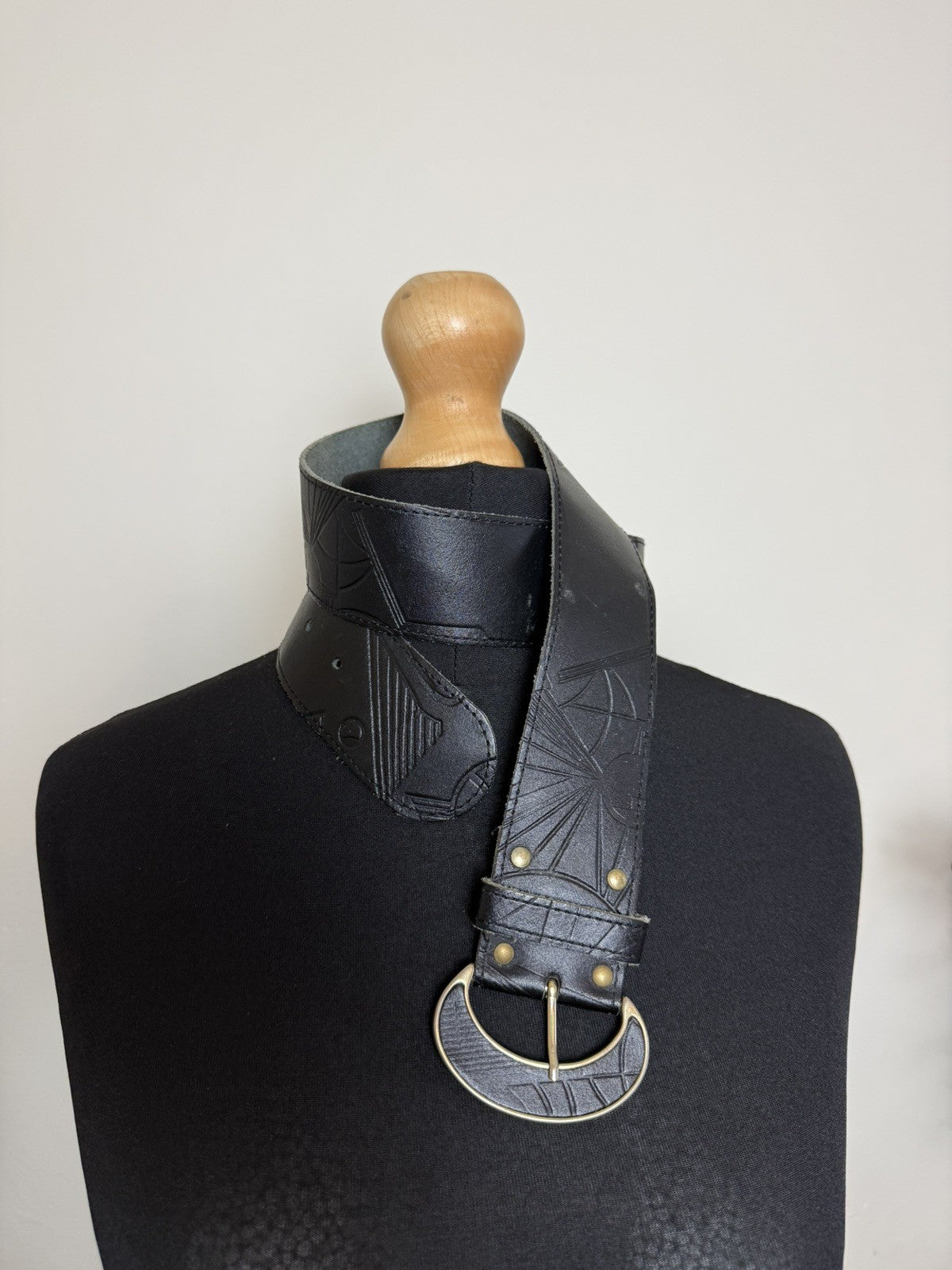 Vintage Size M 10-14 Black Tooled Patterned Belt