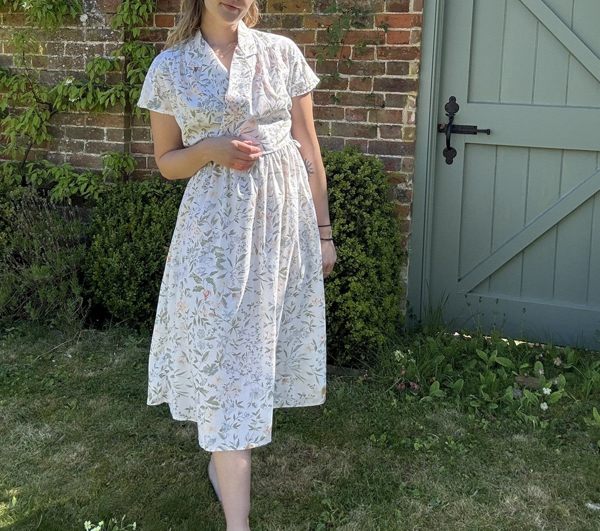 Vintage Size S 6-10 White Floral Cottage Wrap Shirt Midi Dress Richards