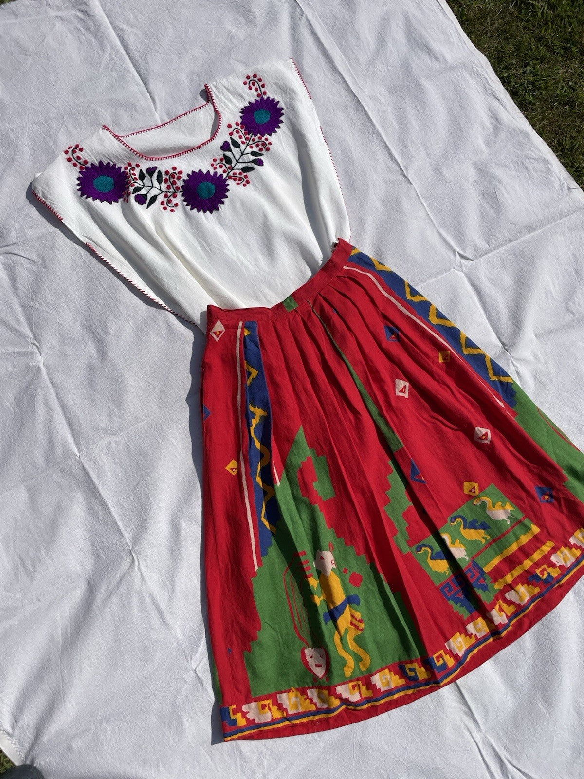 Vintage 70s Size 8 W26 Red Boho Folk Patterned Midi Skirt