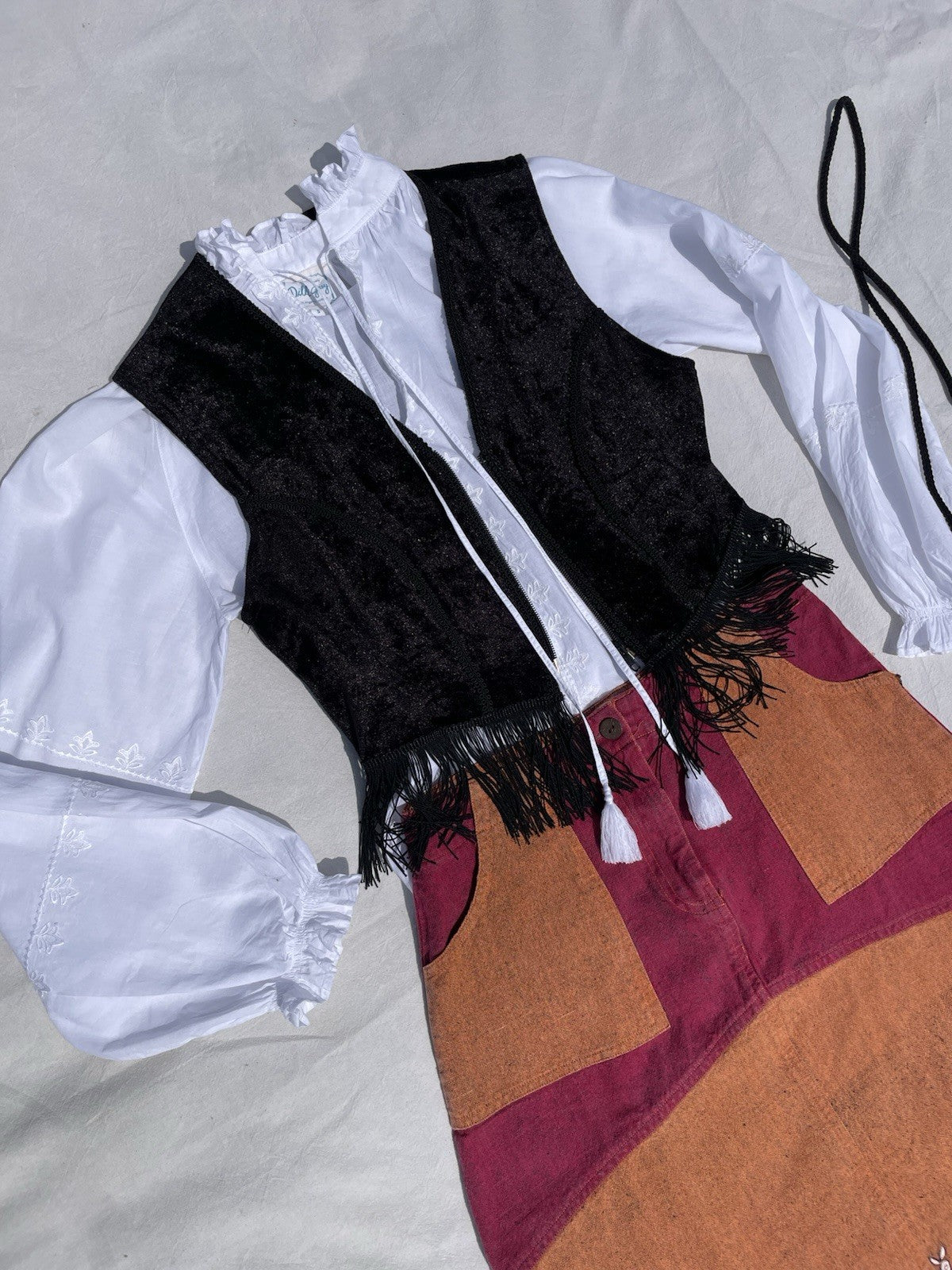 Size S 6-10 White Embroidered Peasant Folk Blouse Dilli Grey