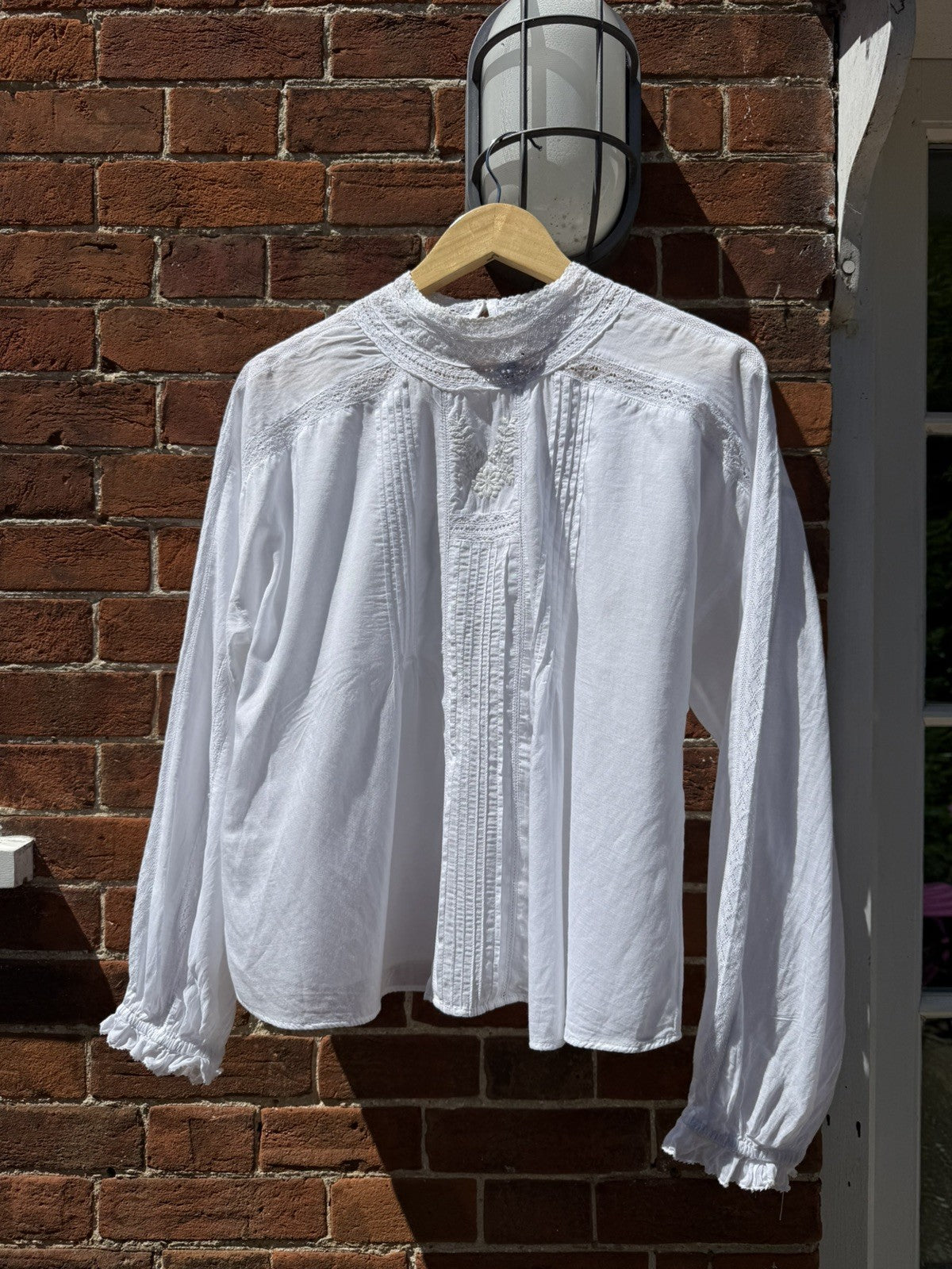 Size M 12-14 White Embroidered Peasant Style Blouse Mango