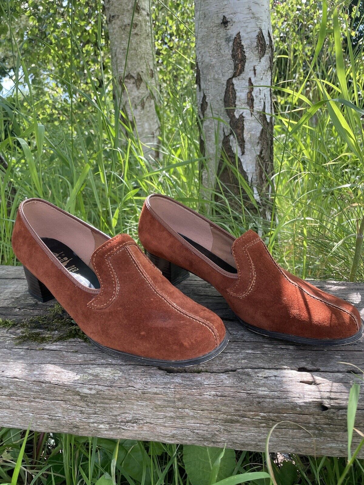 Vintage 70s Size 8 Brown Suede Leather Block Heel Hush Puppies Court Shoes