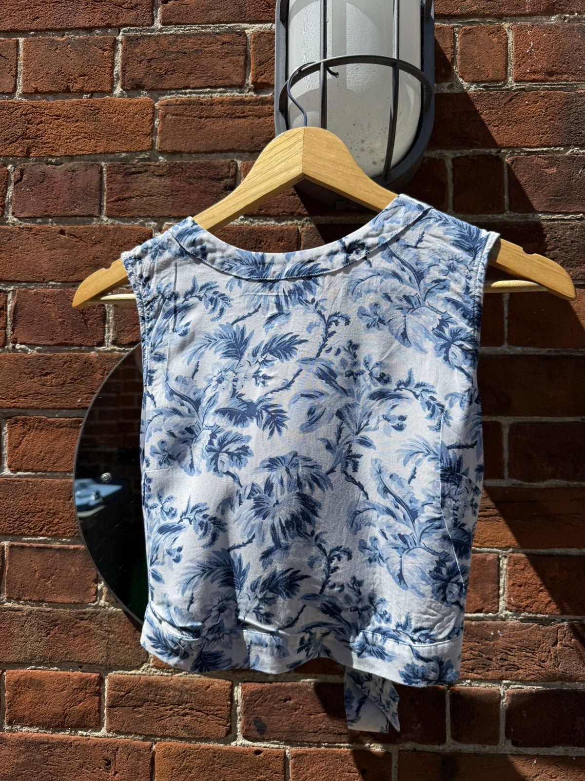 Size 6 Blue & White Ornate Floral Open Tie Back Sleeveless Top Jack Wills