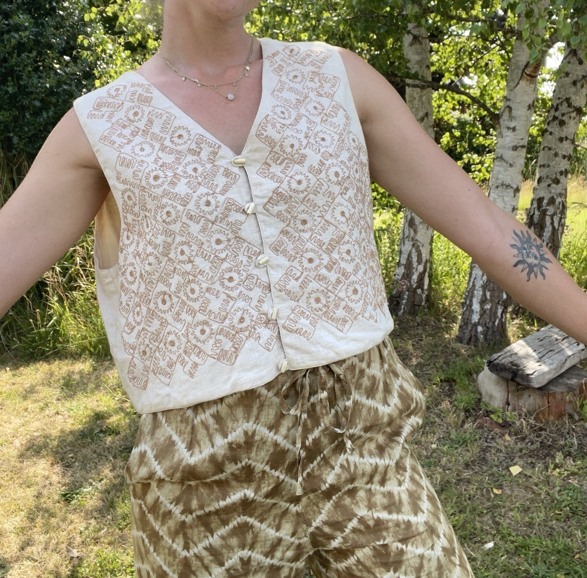 BNWT Vintage Size L 8-14 Ecru Boho Embroidered Sleeveless Blouse Waistcoat
