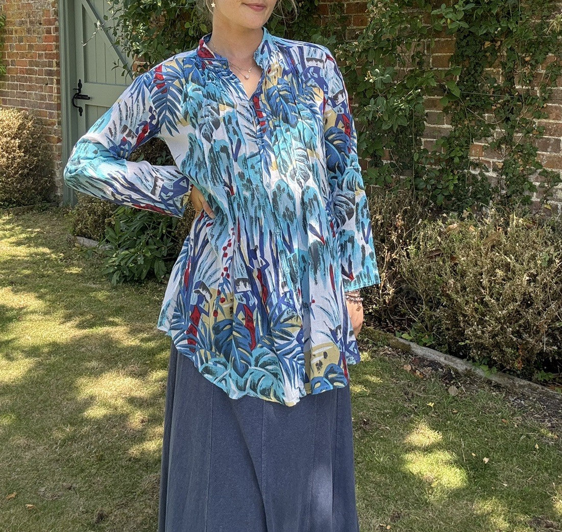 Vintage Y2K Size M 8-12 Blue Patterned Light Cotton Summer Blouse