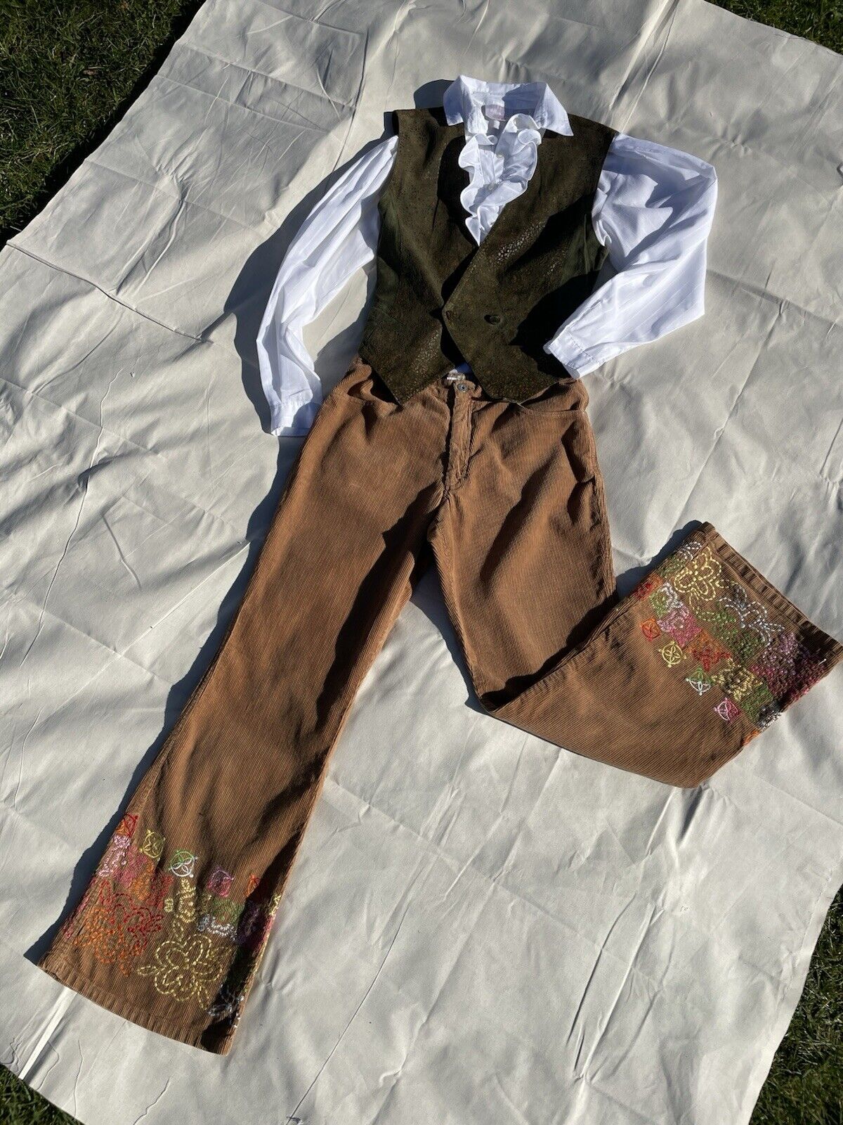 Vintage Size 12-14 Mid Waist Tan Embroidered Flared Corduroy Trousers Oilily