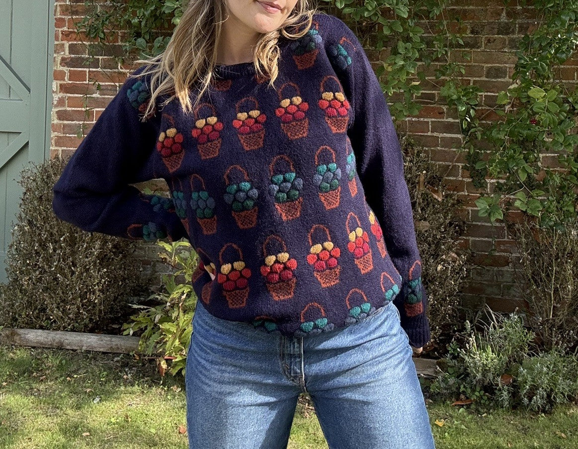 Vintage Size M 8-12 Navy Cottagecore Flower Basket Pure Wool Jumper by Jumpers