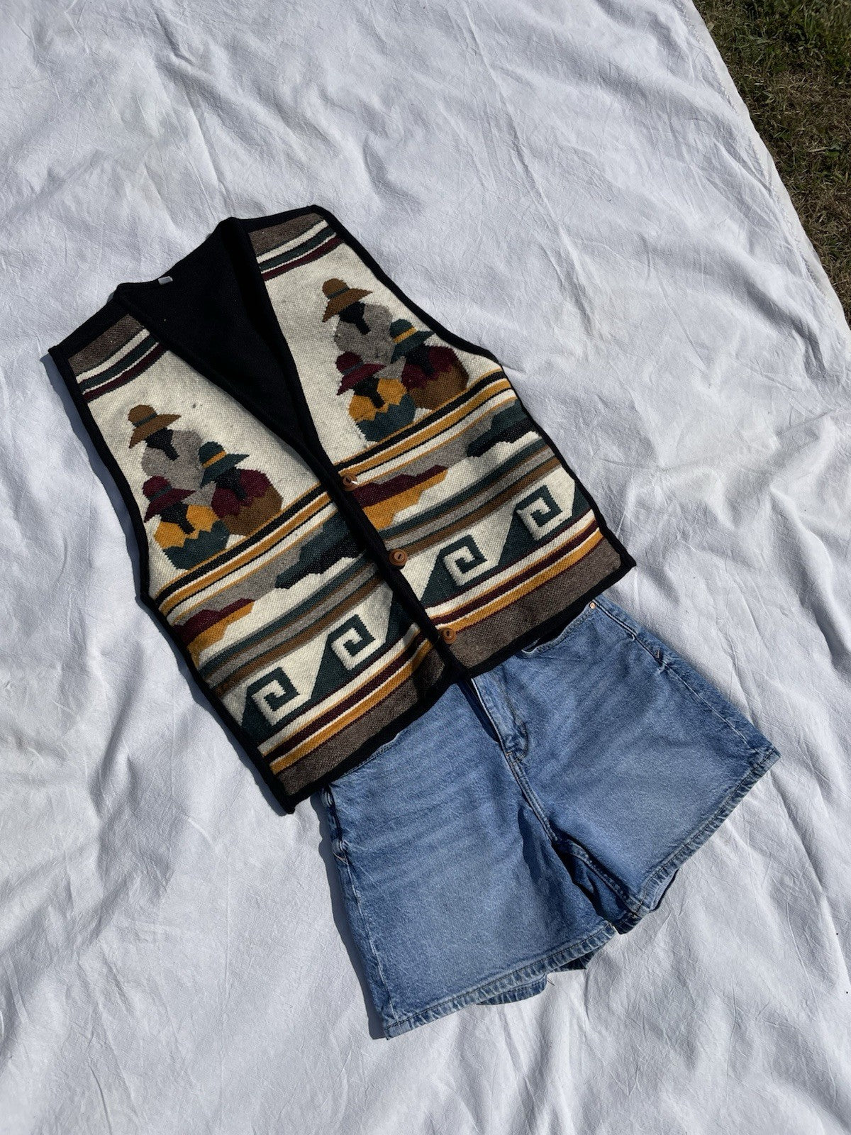 Vintage Size XL 12-16 Black Boho Ethnic Patterned Knit Waistcoat Gilet
