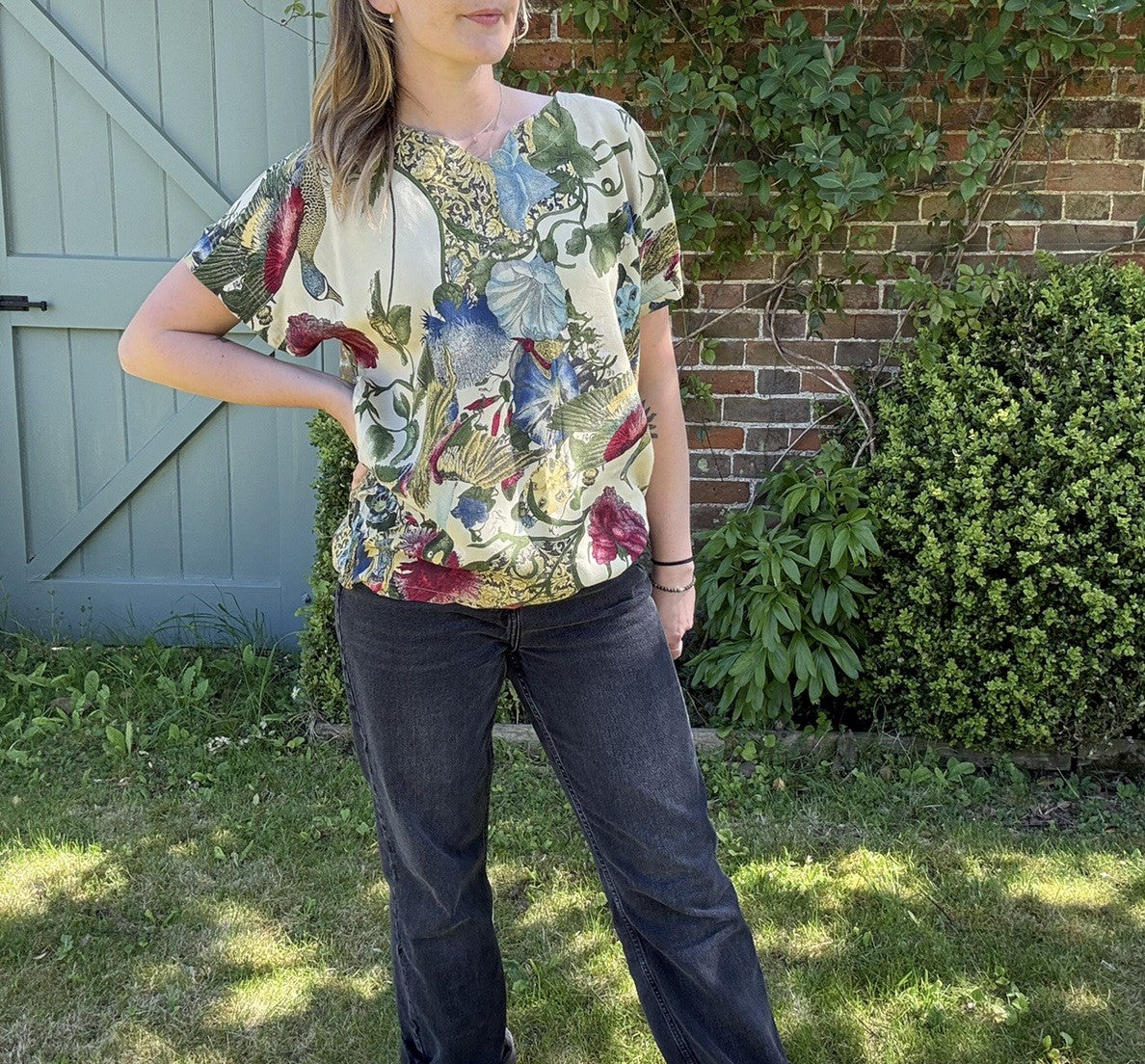 Vintage Size M 10-14 Ecru Boho Bird Patterned Short Sleeve Top