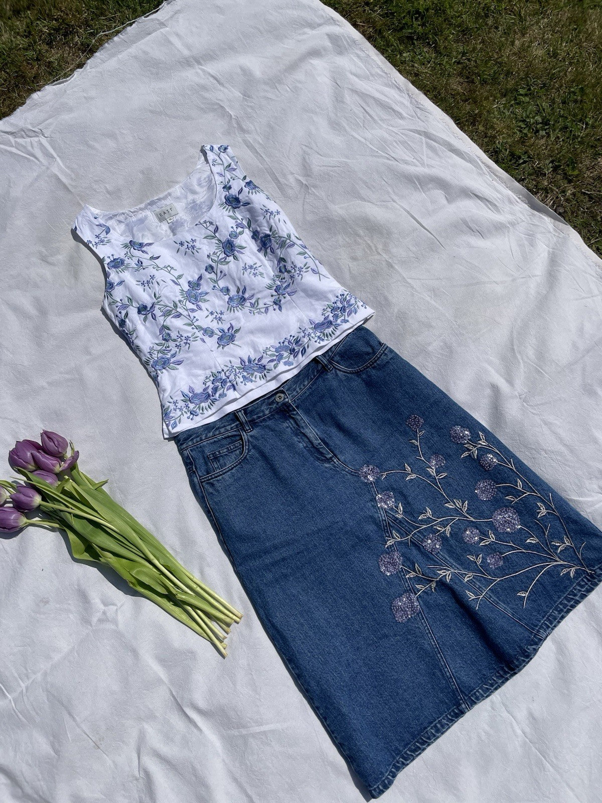Vintage Size S 8-10 White Blue Boho Folk Embroidered Summer Top EAST