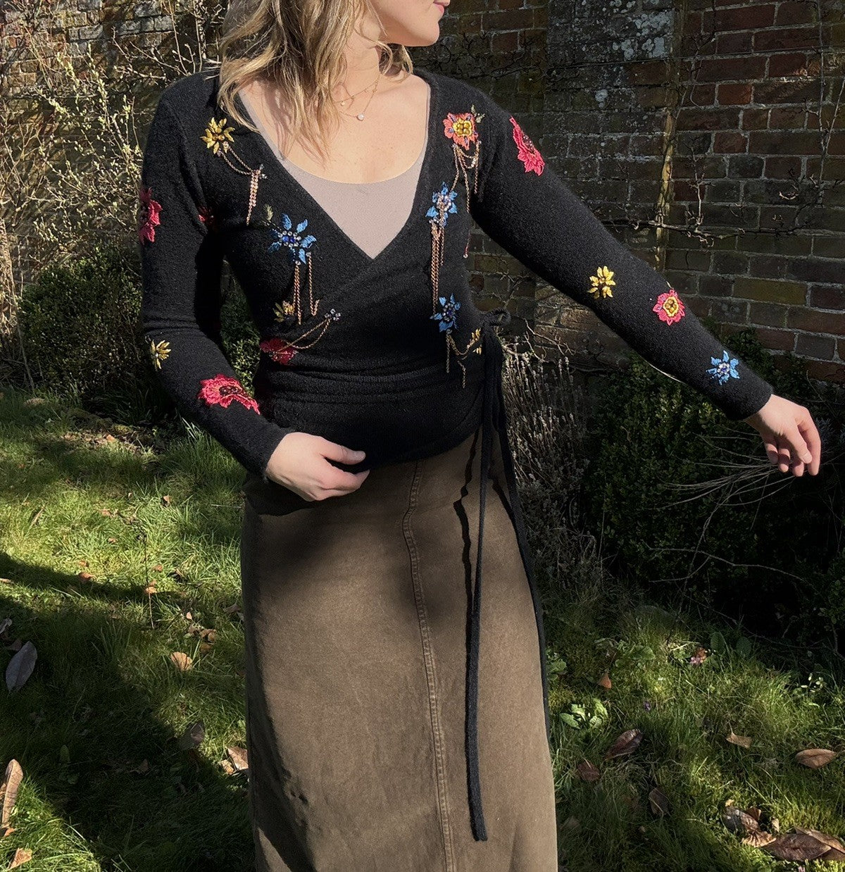 BNWT Vintage 90s Size S 6-10 Black Flower Embroidered Wrap Cardigan