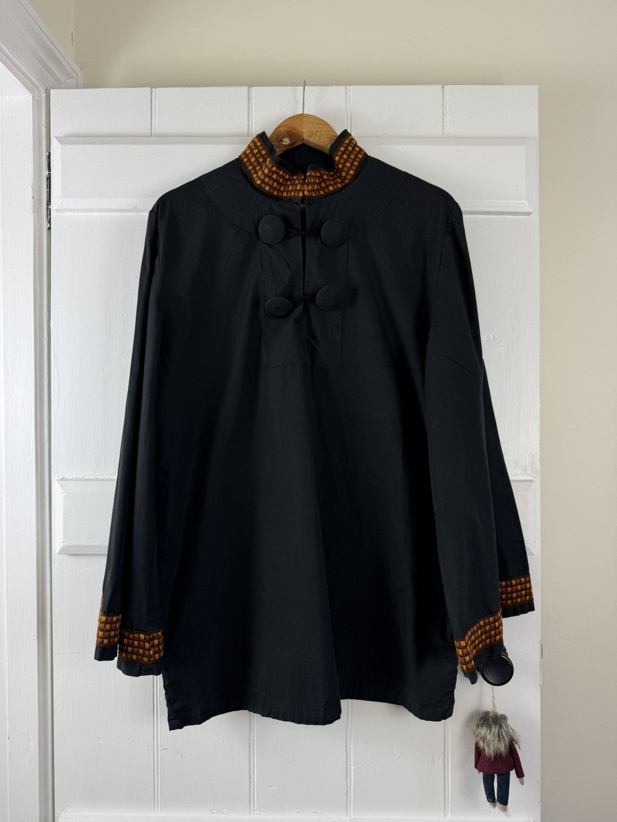 Vintage 1970s Size M 8-12 Black Orange Embroidered Flared Sleeve Tunic Top