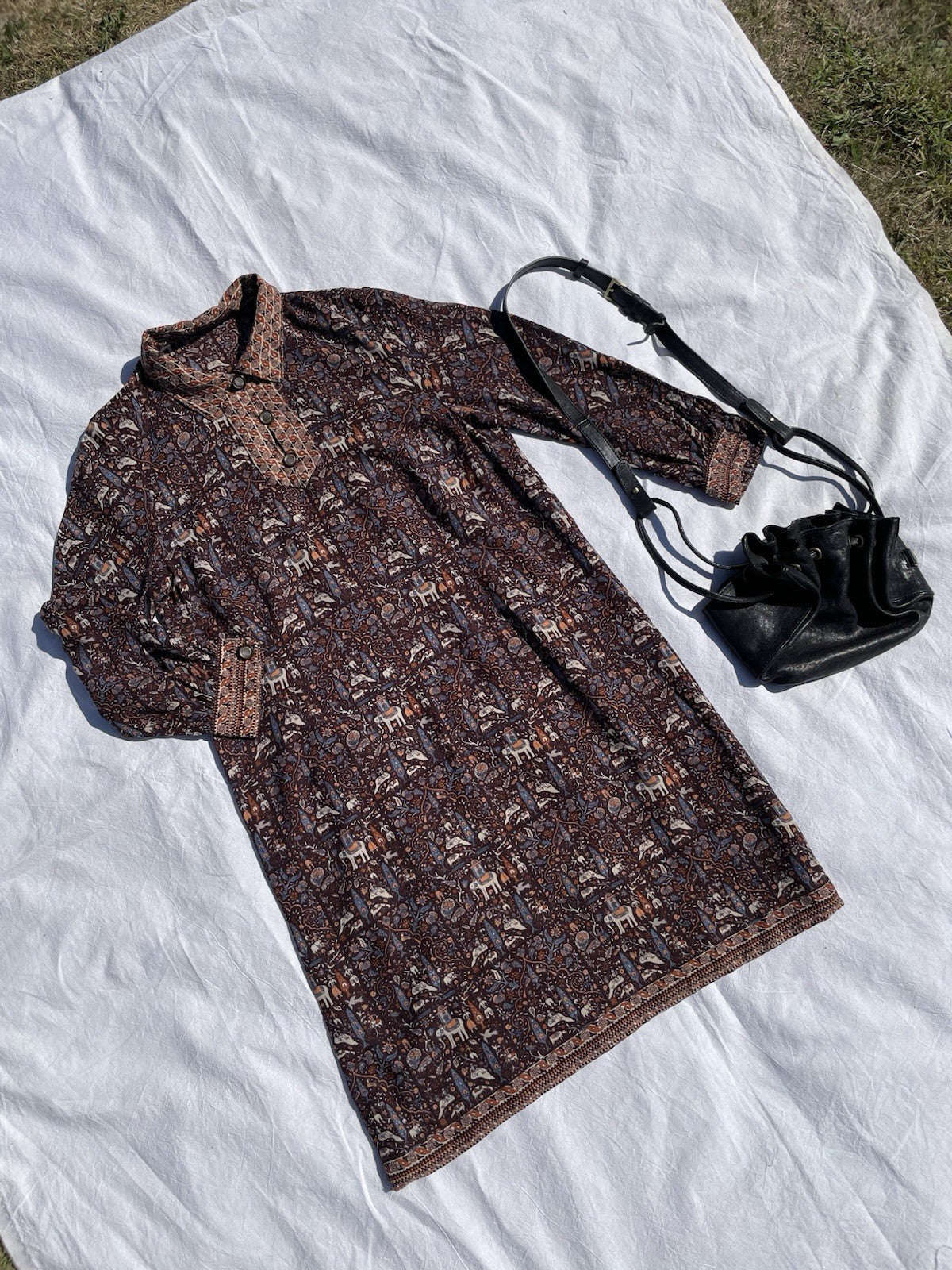 Vintage 60s Size S 6-10 Brown Ethnic Boho Patterned Knee Length Shift Dress