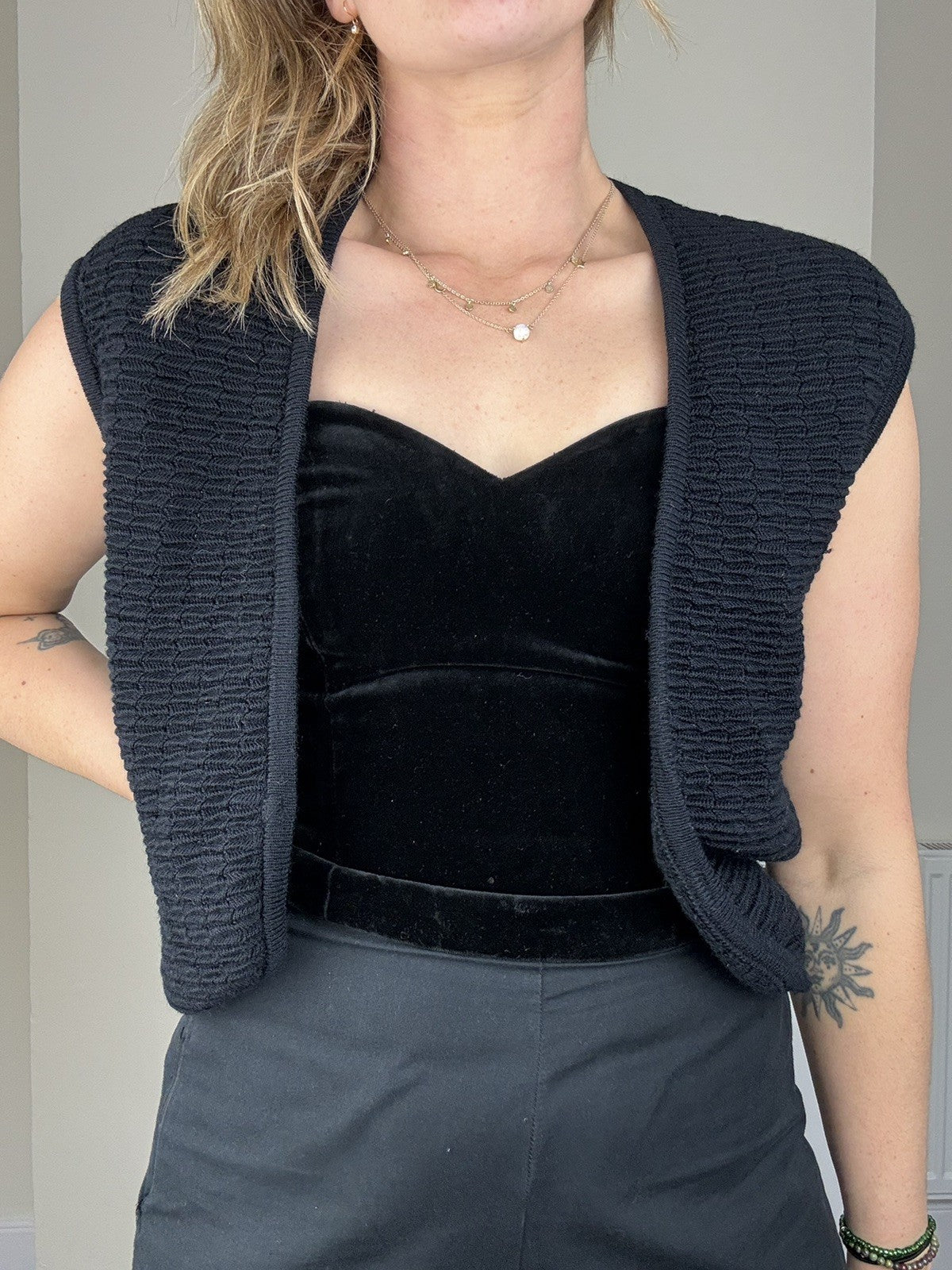 Vintage Size S 6-10 Black Textured Knit 100% Wool Knit Vest Waistcoat Jaeger