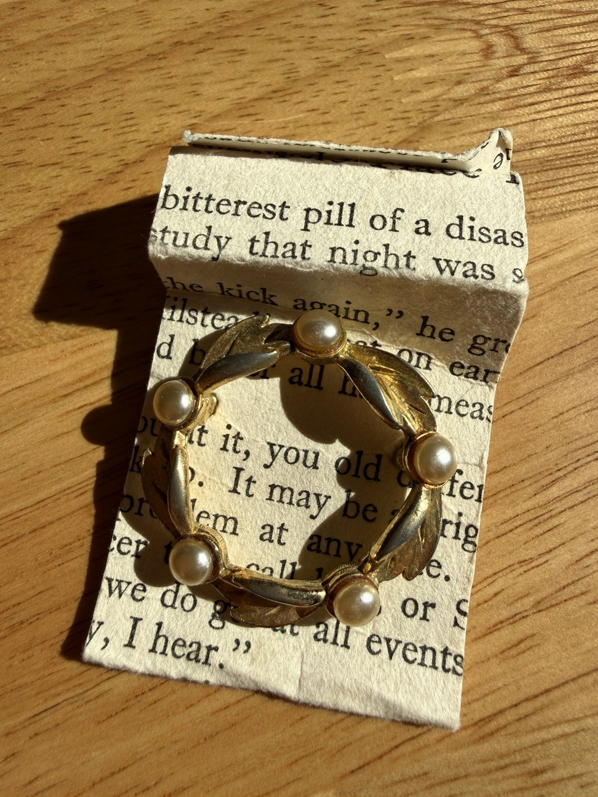 Vintage 1960s Gold Plated Sphinx Faux Pearl Wreath Brooch