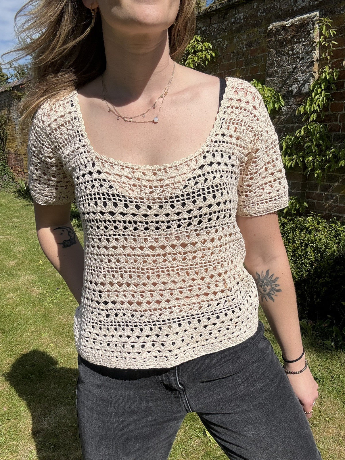Vintage Size M 10-12 Ecru Crochet Knit Short Sleeve Top